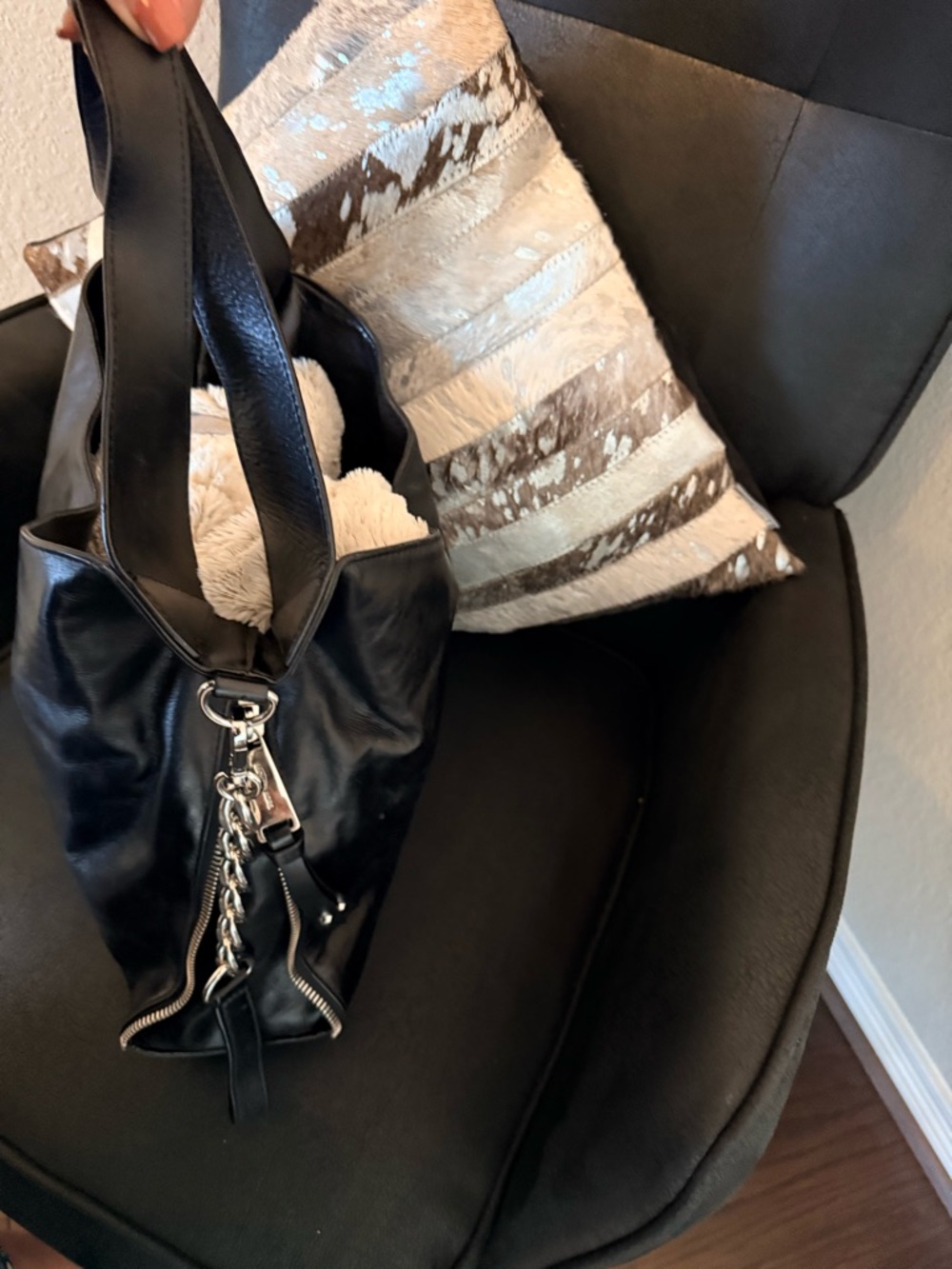 Michael Kors purse - Picture 4 of 7